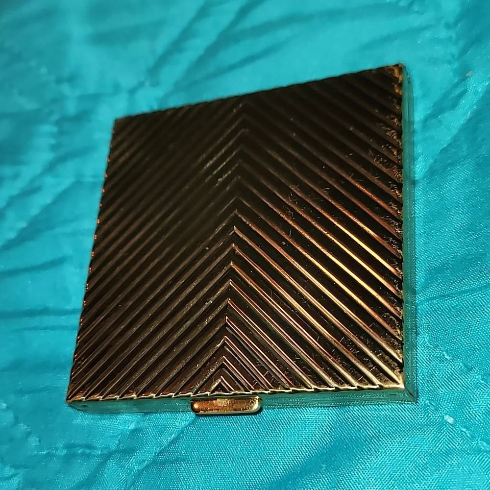 NEW Vintage Goldtone Geometric Design Volupté U.S.A. Makeup Compact With Powder!